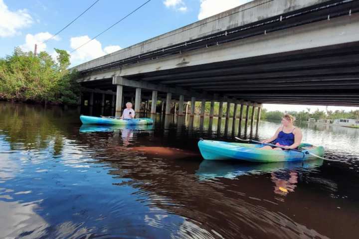 a small boat in a pool of water